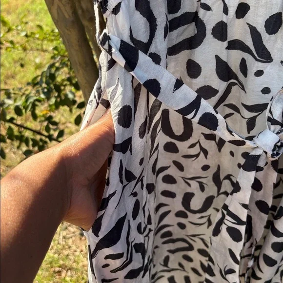 NWT THML Black and White Patterned dress. - Picture 10 of 13